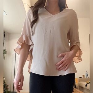 cream 3/4 flowy long sleeve blouse